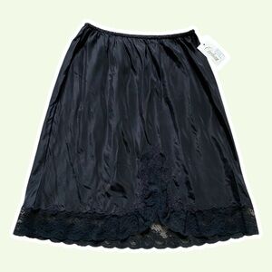 NWT ~ VTG ~ 1980s ~ Corhan ~ Black Crepe Remarque Slip ~ Lace Hem ~ Size L